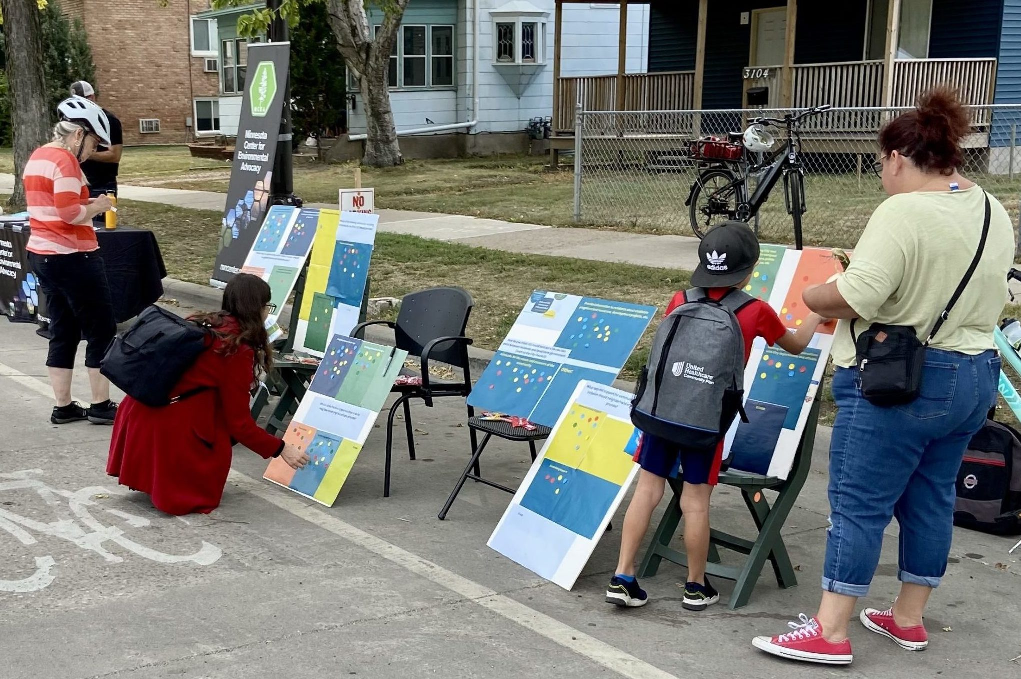 Survey boards at open streets